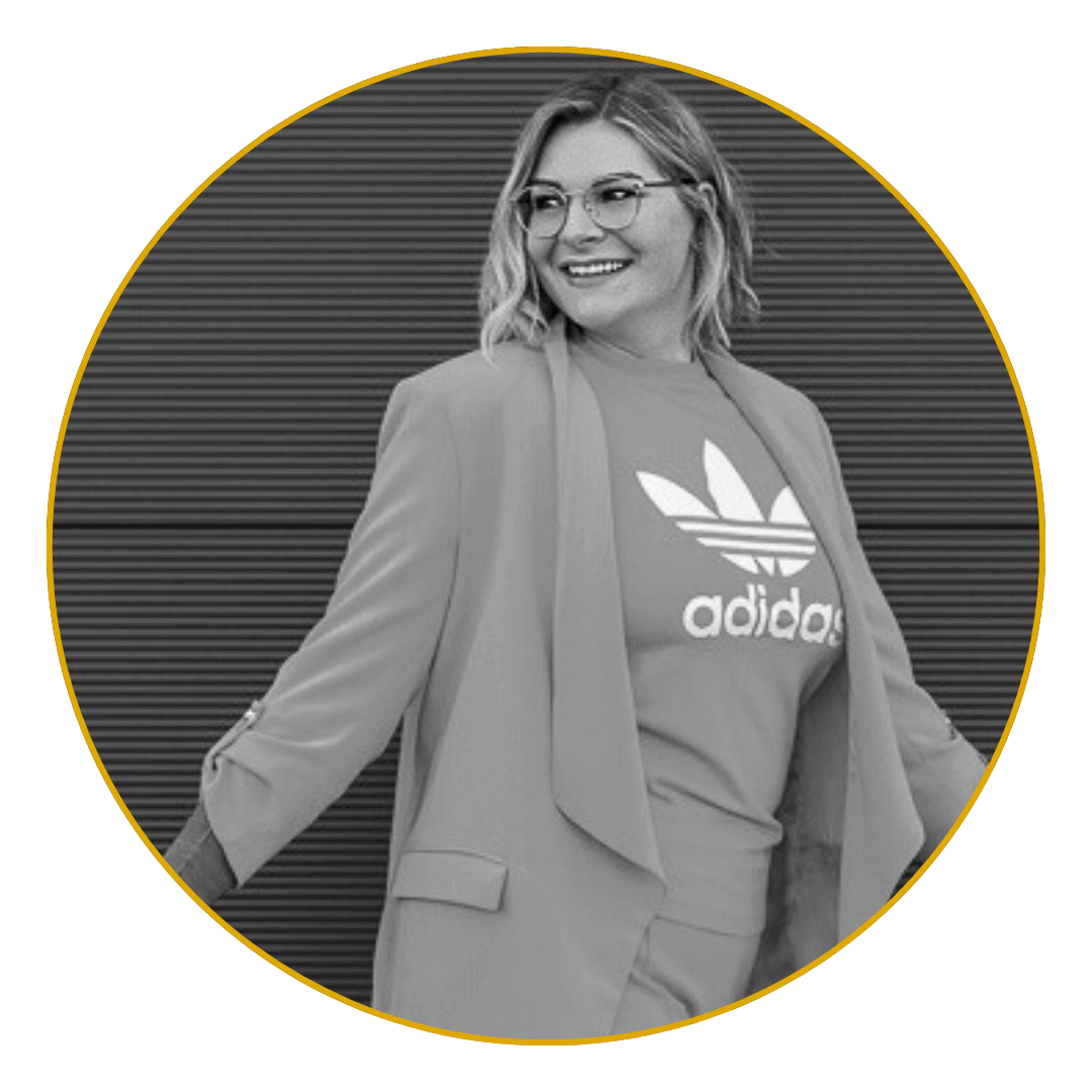 Caroline Sprott im Adidas Tshirt