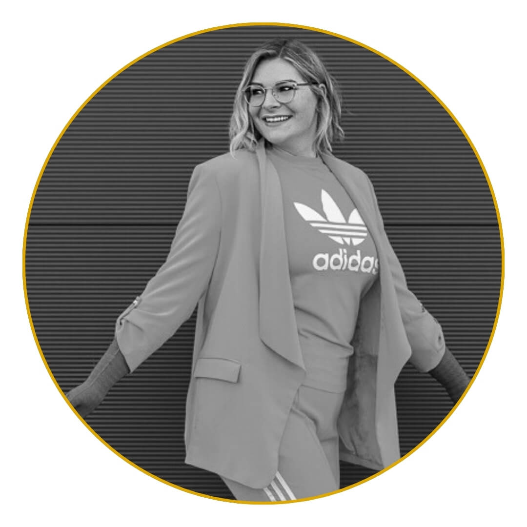 Caroline Sprott im Adidas Tshirt